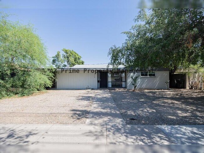 Building Photo - 1808 W Thomas Rd