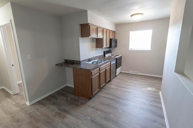 Building Photo - 319 West Blvd N