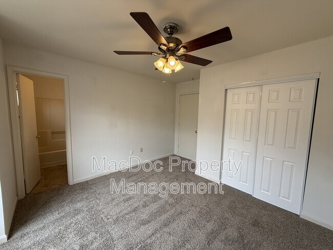 Building Photo - 227 Bend Farm Rd