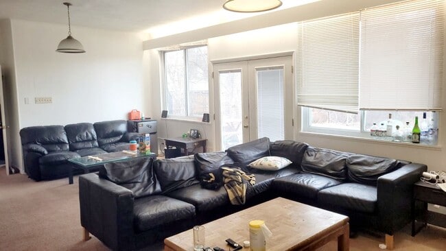 Building Photo - Aug. 2026 Pre-Lease Spacious 5-Bedroom Hom...