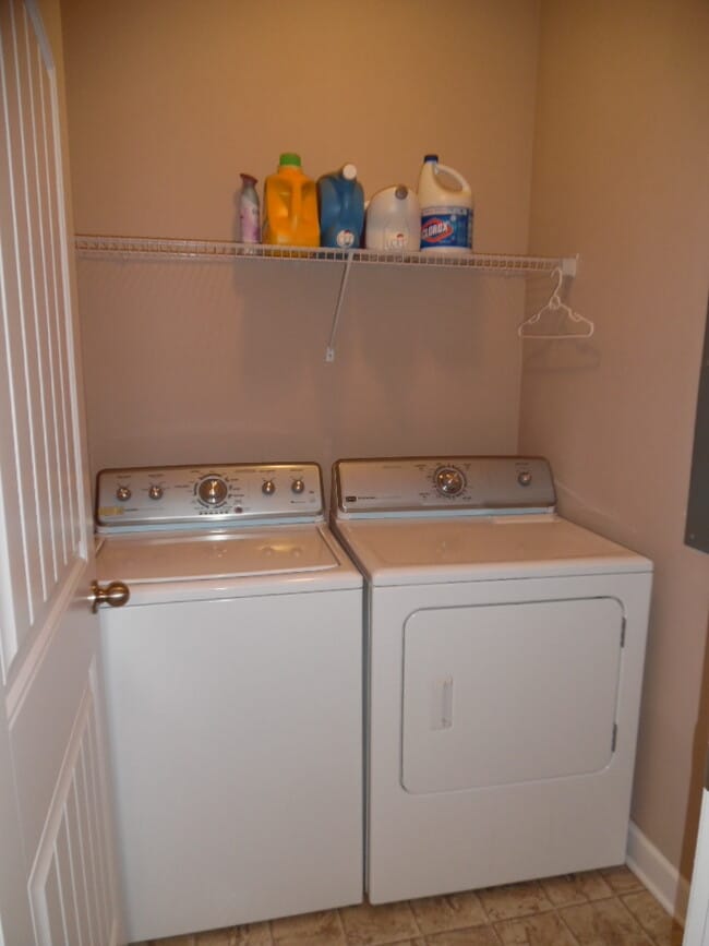 Building Photo - 3 BR 2 BA Highlands at Queen Creek home!