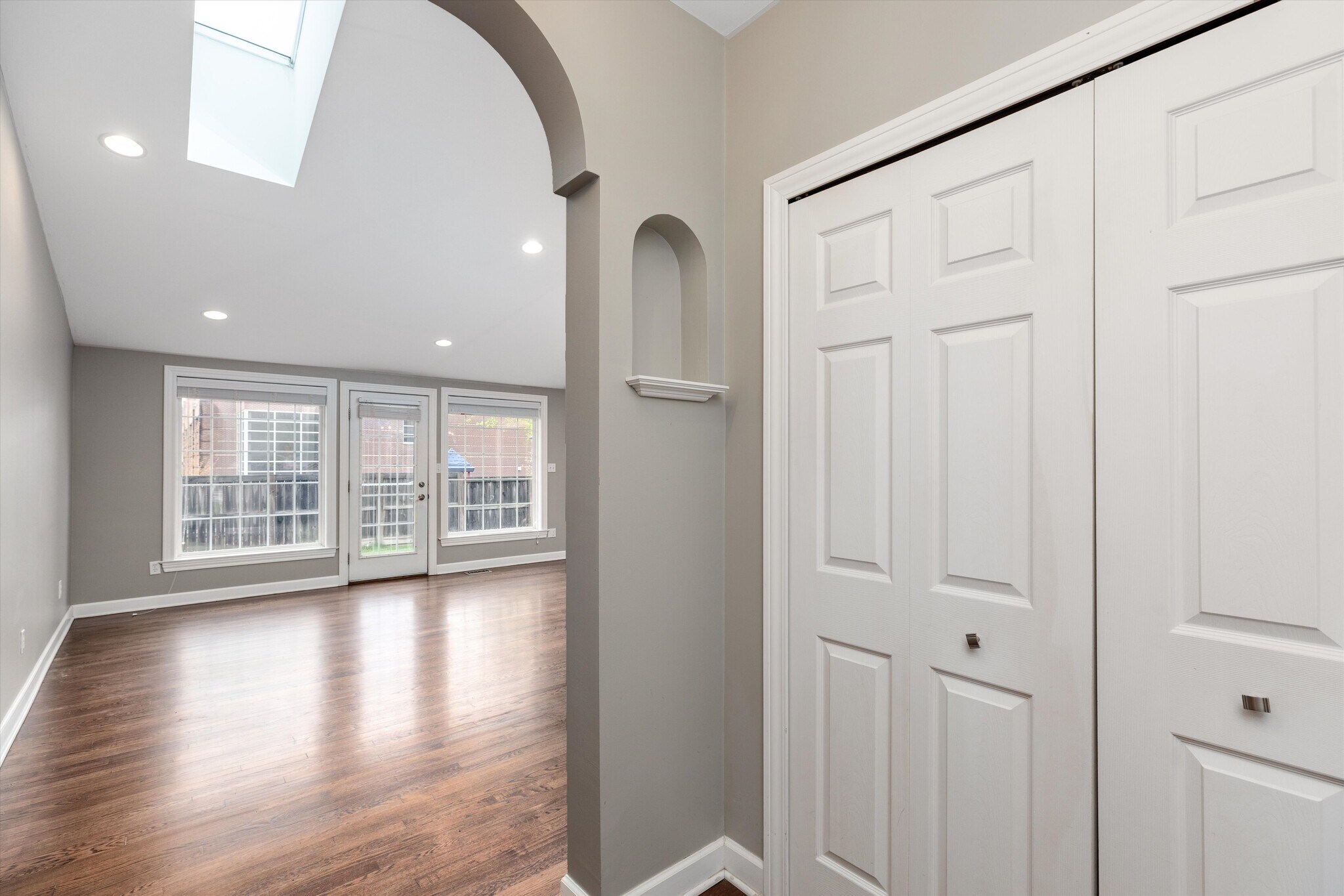 Building Photo - 854 Brooklawn Dr