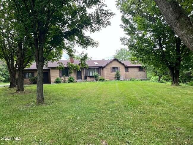 Building Photo - 656 Sacandaga Rd