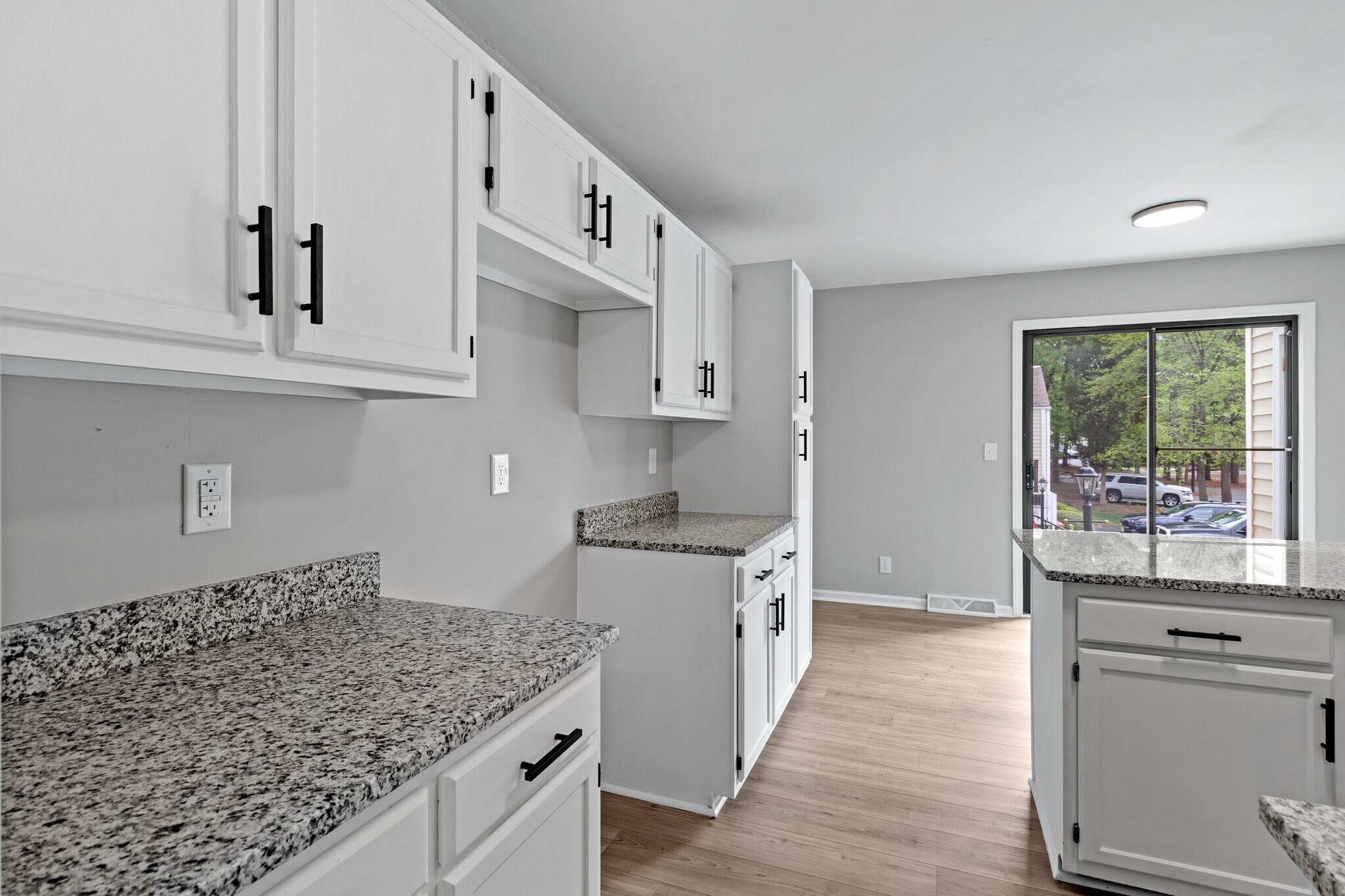 Building Photo - 325 Eastwood Dr