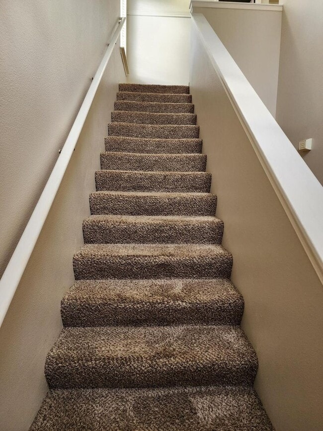 Building Photo - **PENDING APP**$200 Move In Special**Beautiful 4 bed 2.5 Bath Home in South Hill Puyallup