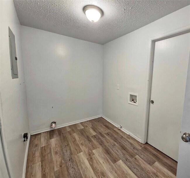 Building Photo - 3224 Lazy Ln