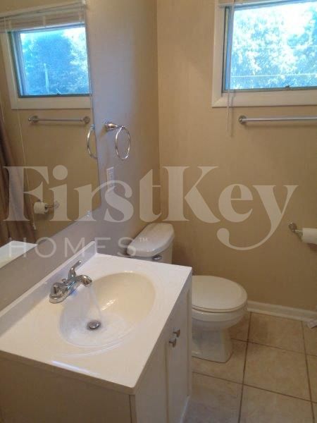 Building Photo - 501 Harmony Dr