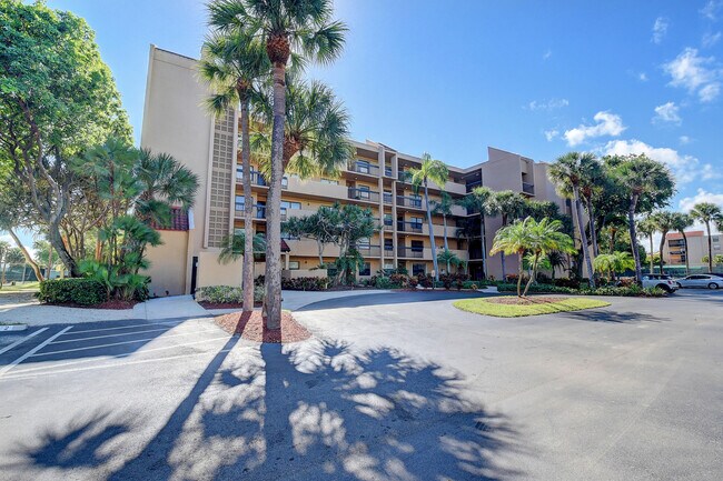 Building Photo - 600 Egret Cir