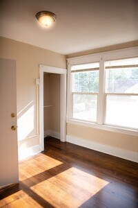 Building Photo - 805 NE California St