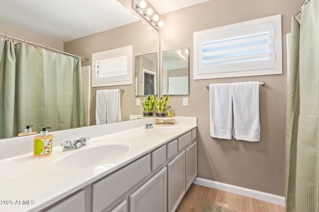 Building Photo - 7978 W Beck Ln