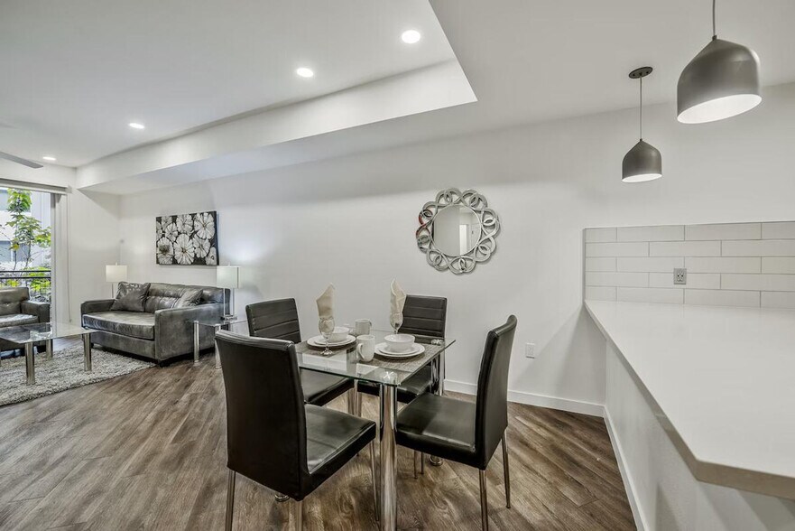 Building Photo - 375 Camino De La Reina