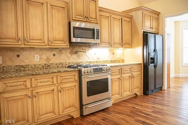 Building Photo - 168 Hamlin Rd