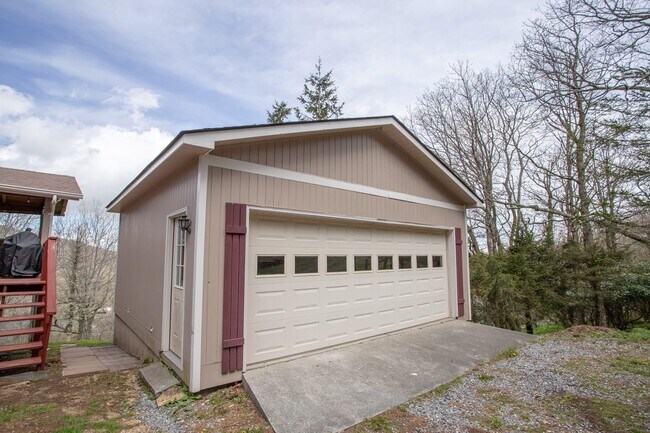 Building Photo - 128 Windy Knob Trail