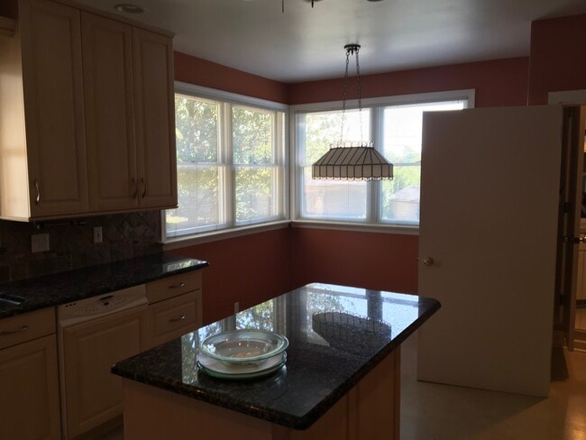 Building Photo - 2566 Blairmont Ter