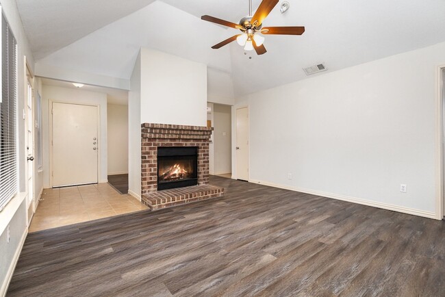 Building Photo - 1521 Wheatfield Ct