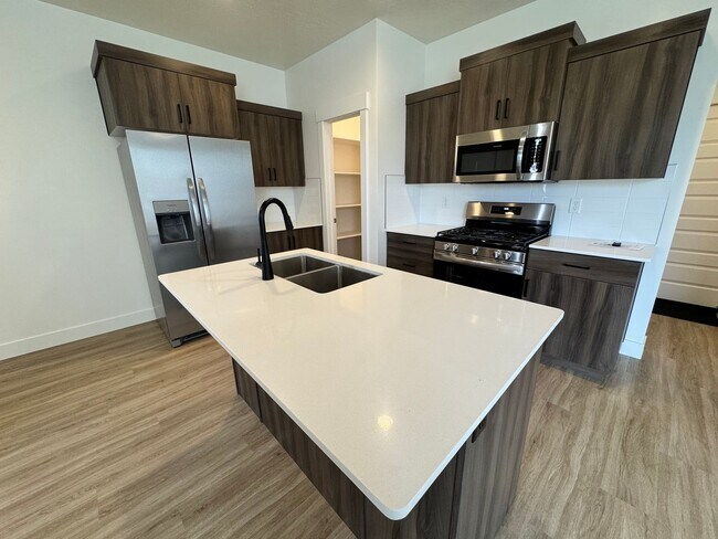 Building Photo - Beautiful 3 bed 2.5 bath Home!