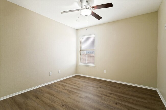 Building Photo - 2813 Houston Wood Dr