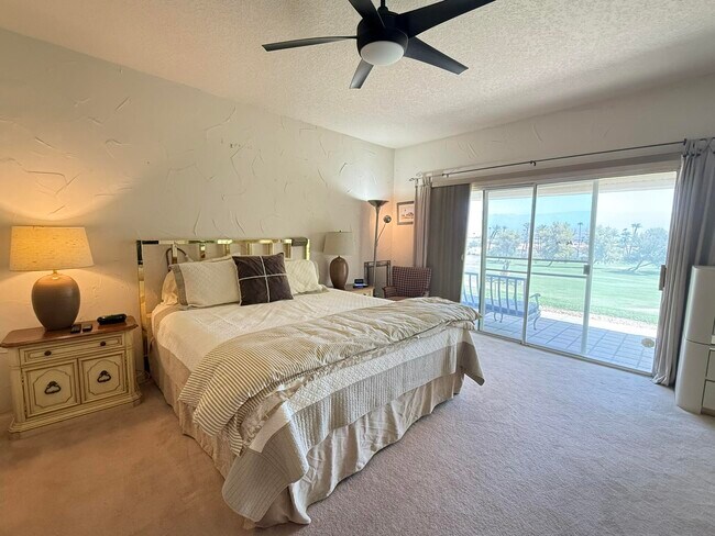Building Photo - 326 Vista Royale Dr