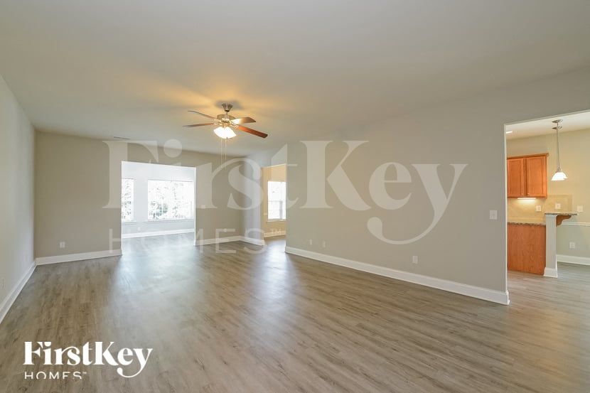Building Photo - 4960 Long Grove Dr