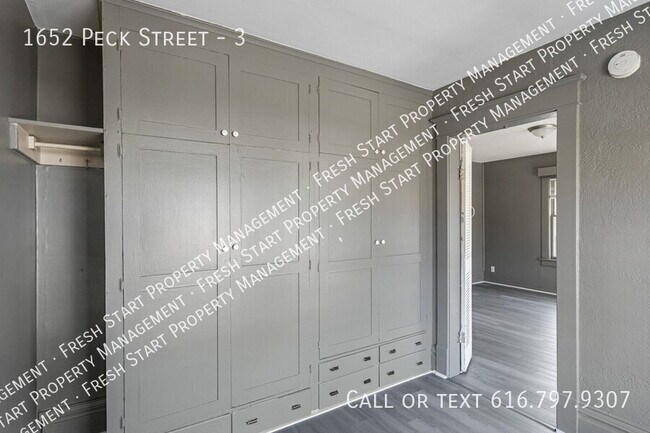 Building Photo - 1652 Peck St