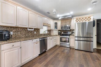 Building Photo - 19323 Carolina Cir