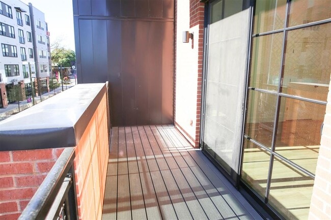 Building Photo - 207 S Congress Ave