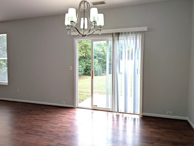 Building Photo - Pristine home located in the Pinebrook Com...