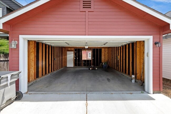 Building Photo - Boise Living at Its Best, A Stylish 3 Bed Home Near BSU, Downtown & the Greenbelt!
