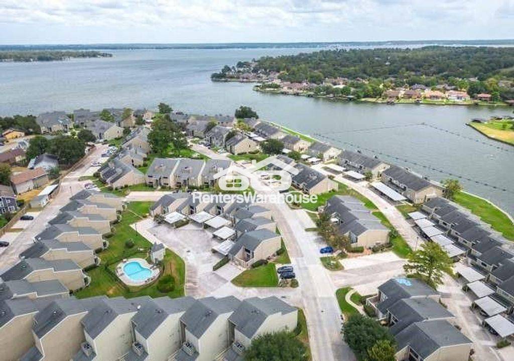 Building Photo - 182 April Point Dr N