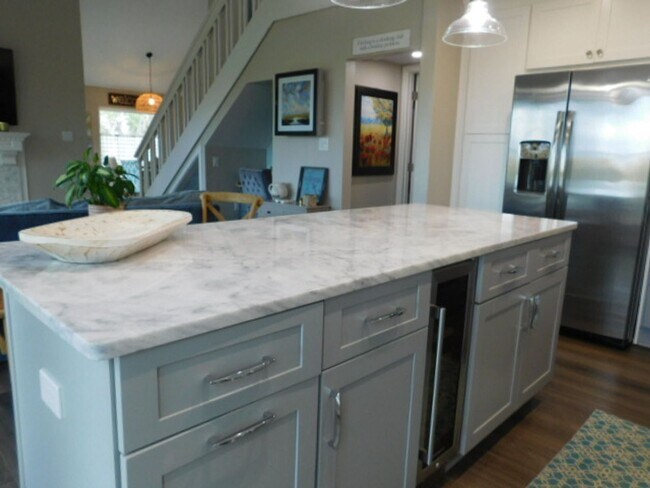 Building Photo - Beautifully Furnished Townhome With Sunset Views