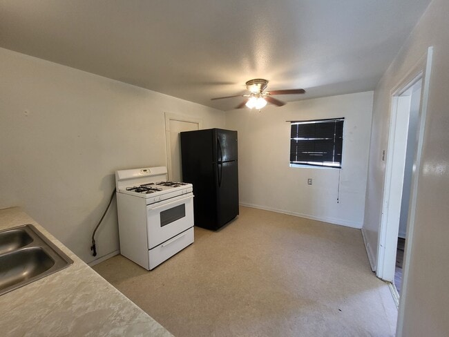 Building Photo - 1008 Runnels St