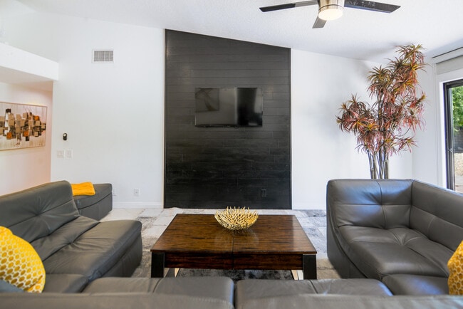 Building Photo - 74830 Waring Ct