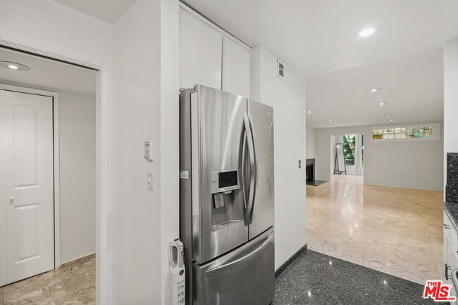 Building Photo - 1900 Vine St