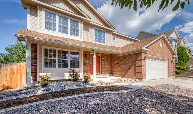Building Photo - Stunning 5 Bedroom, 3.5 Bath Remodeled Hom...