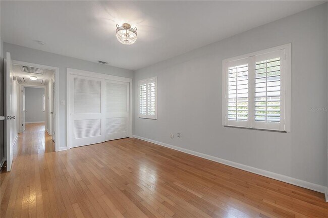 Building Photo - 4620 W Beach Park Dr