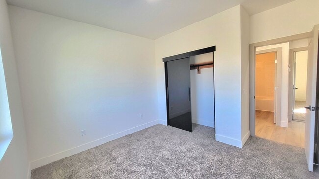 Building Photo - 1271 S Dandelion St