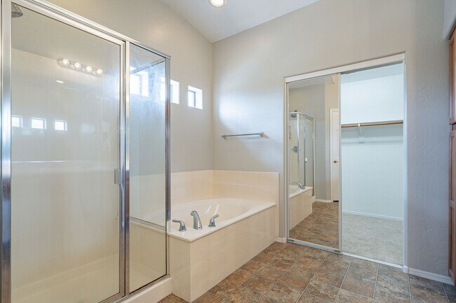 Building Photo - Stunning Two Story in Laveen!