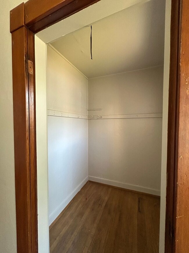 Building Photo - 1 Bed, 1 Bath 7 Plex