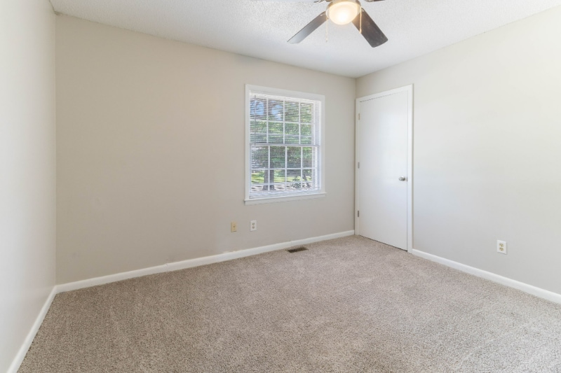 Building Photo - 6118 Lexington Dr