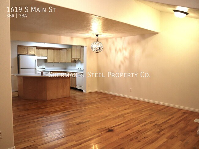 Building Photo - 1619 S Main St
