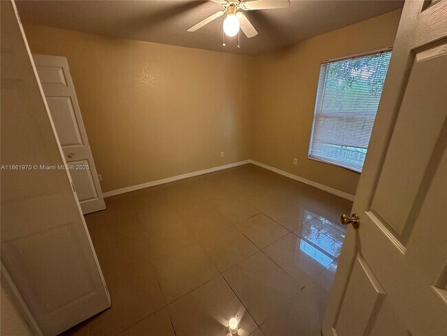 Building Photo - 5548 Birdsong Ln