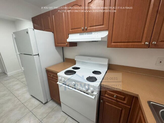 Interior Photo - 6031 Polk St Hollywood, FL 33024