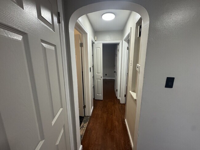 Building Photo - Ready for Move-In: Spacious 3-Bed Home