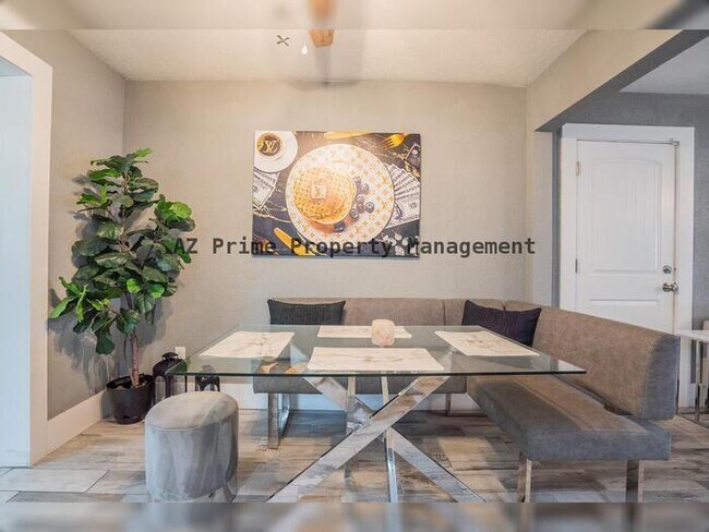 Building Photo - 1942 W Indianola Ave