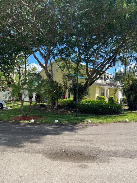 Building Photo - 1060 SW 111th Way