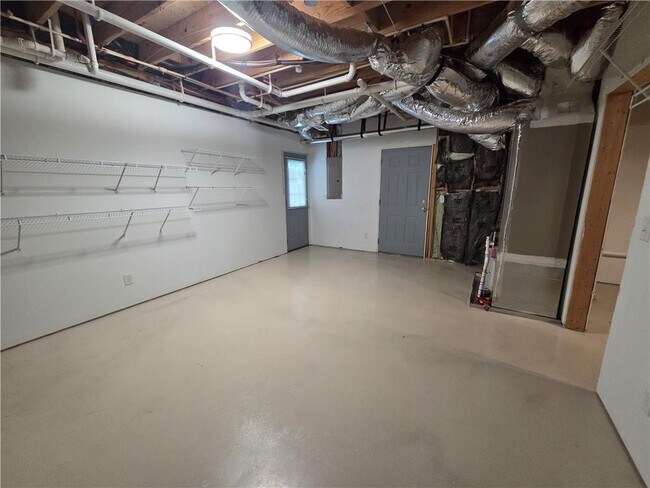 Building Photo - 3060 Glen Wallace Dr