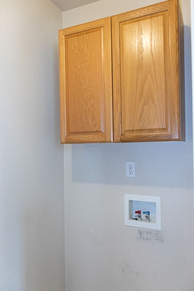 Building Photo - Garfield Duplex 5