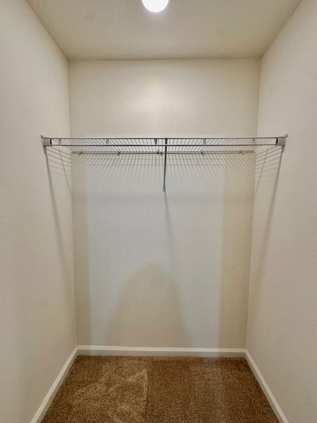 Building Photo - Beautiful 4/2/2 newer home for rent w/ community pool, playground, picnic area!