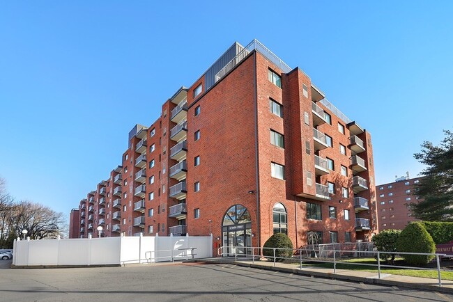 Building Photo - 8 9th St