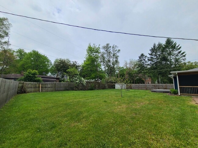 Building Photo - Partially Furnished 3-Bedroom Home with Fe...